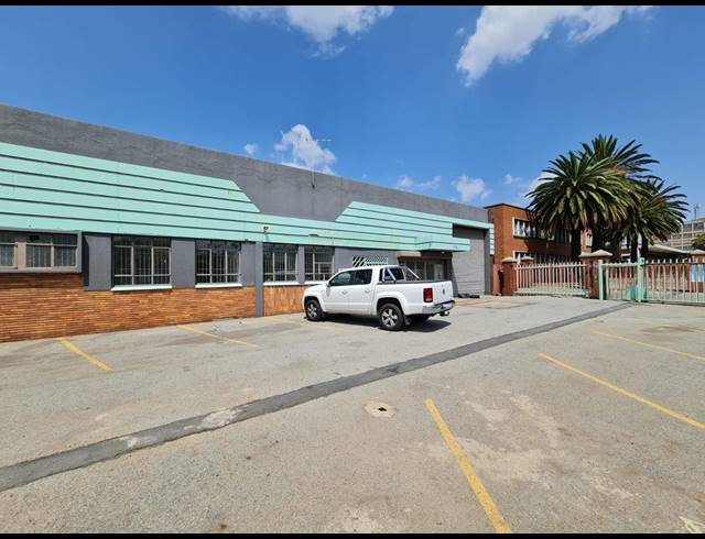 1,319M² WAREHOUSE TO LET IN BENROSE